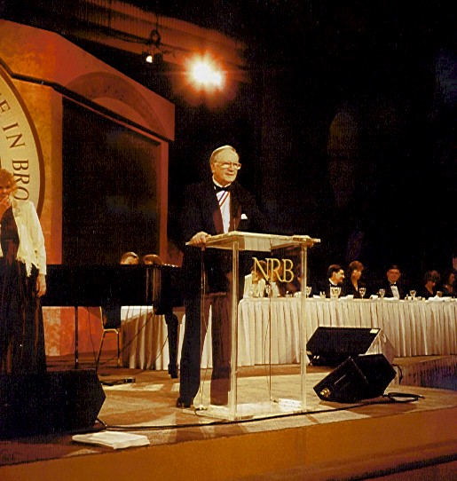 Ben Accepting Award.jpg (89629 bytes)